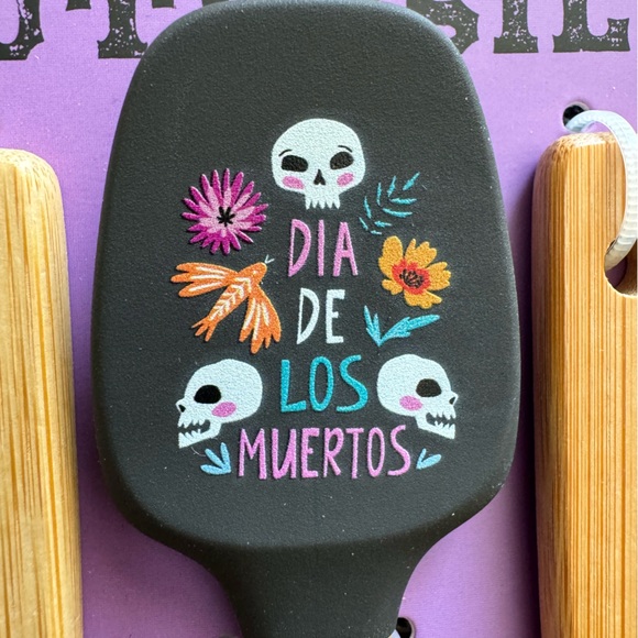 5 Pieces “Dia de Los Muertos/Day of The Dead” Bamboo & Silicone Mini Utensil Set - Picture 4 of 5